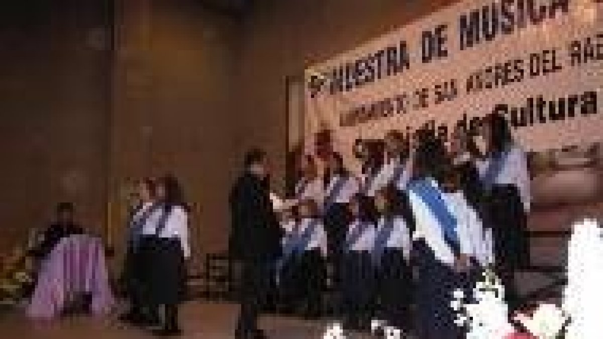 En la imagen, el Aula Coral La Anunciata en su intervención en la muestra coral