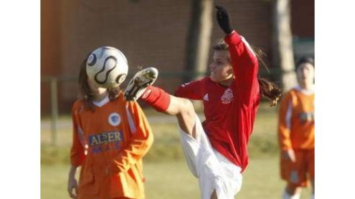 Yoli materializó el segundo gol de las leonesas.