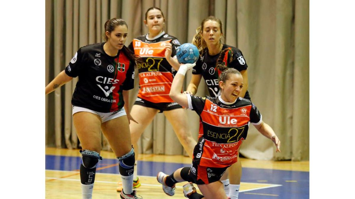 El Cleba fue muy superior al Balonmano Chapela. FERNANDO OTERO