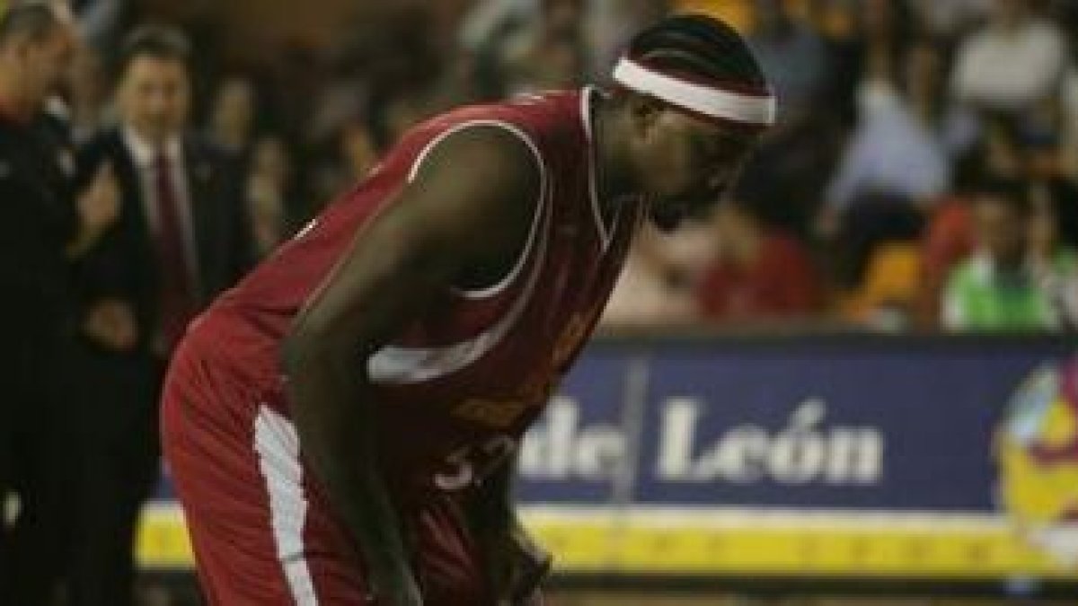 El pívot americano del Baloncesto León, Rick Hughes.