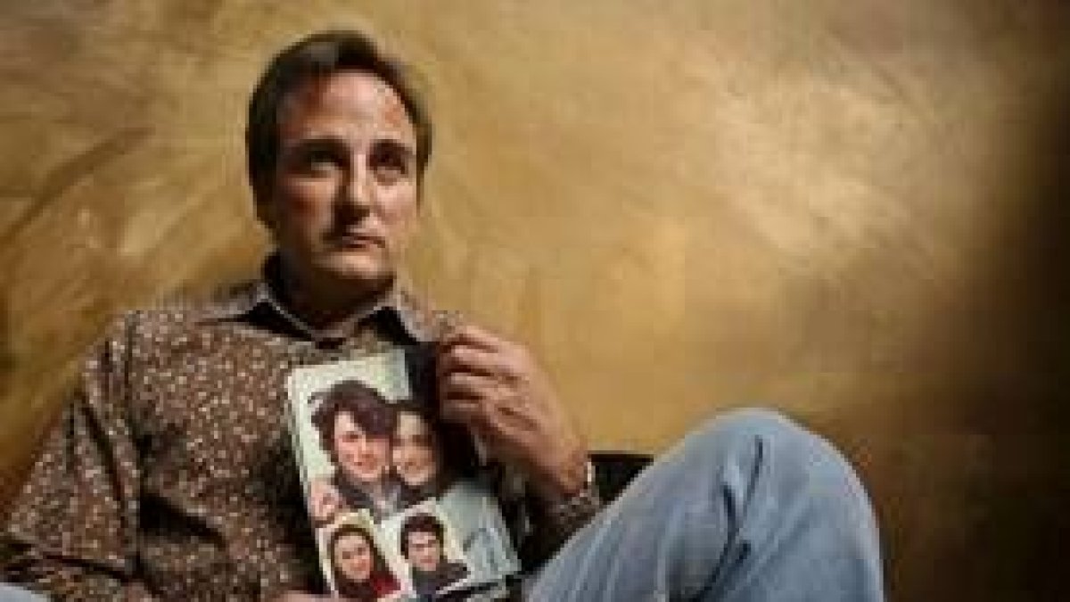 Su marido dejó caer en la selva fotos de los dos hijos de Betancourt