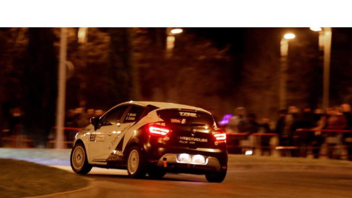 El tramo espectáculo de Ponferrada abrió la pasada noche la XXVI edición del Rally de El Bierzo. A. BARREDO