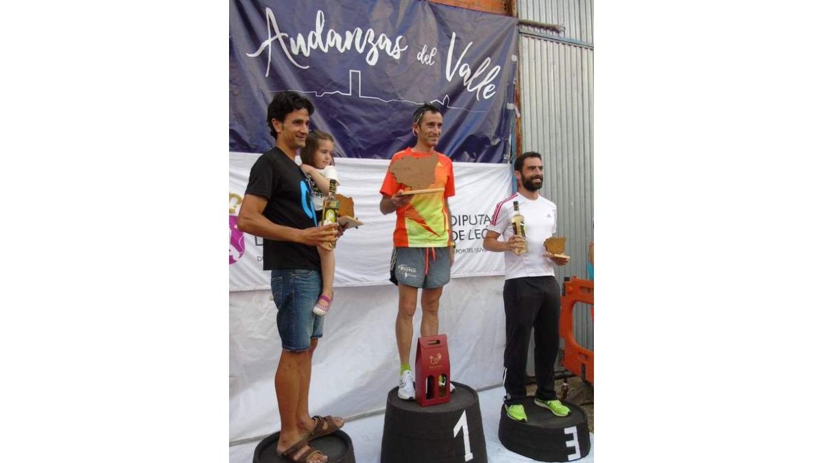 El podio al final de la carrera con Alberto González primero. DL