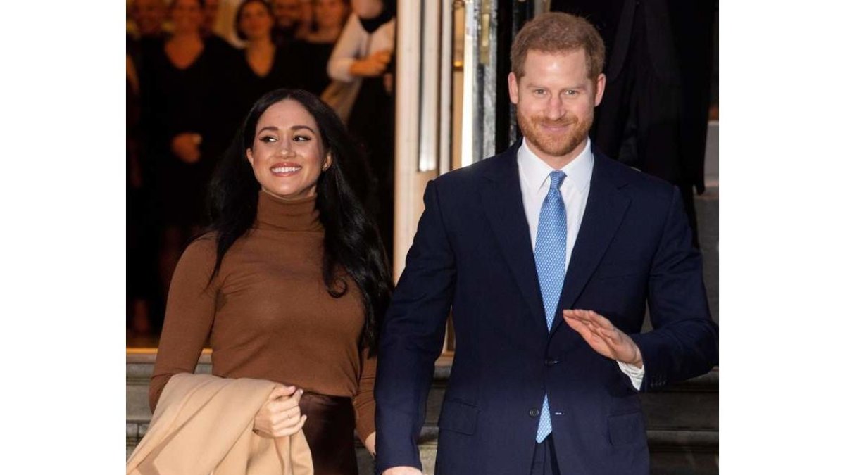 Enrique y su esposa Meghan Markle romperán con la monarquía en primavera.