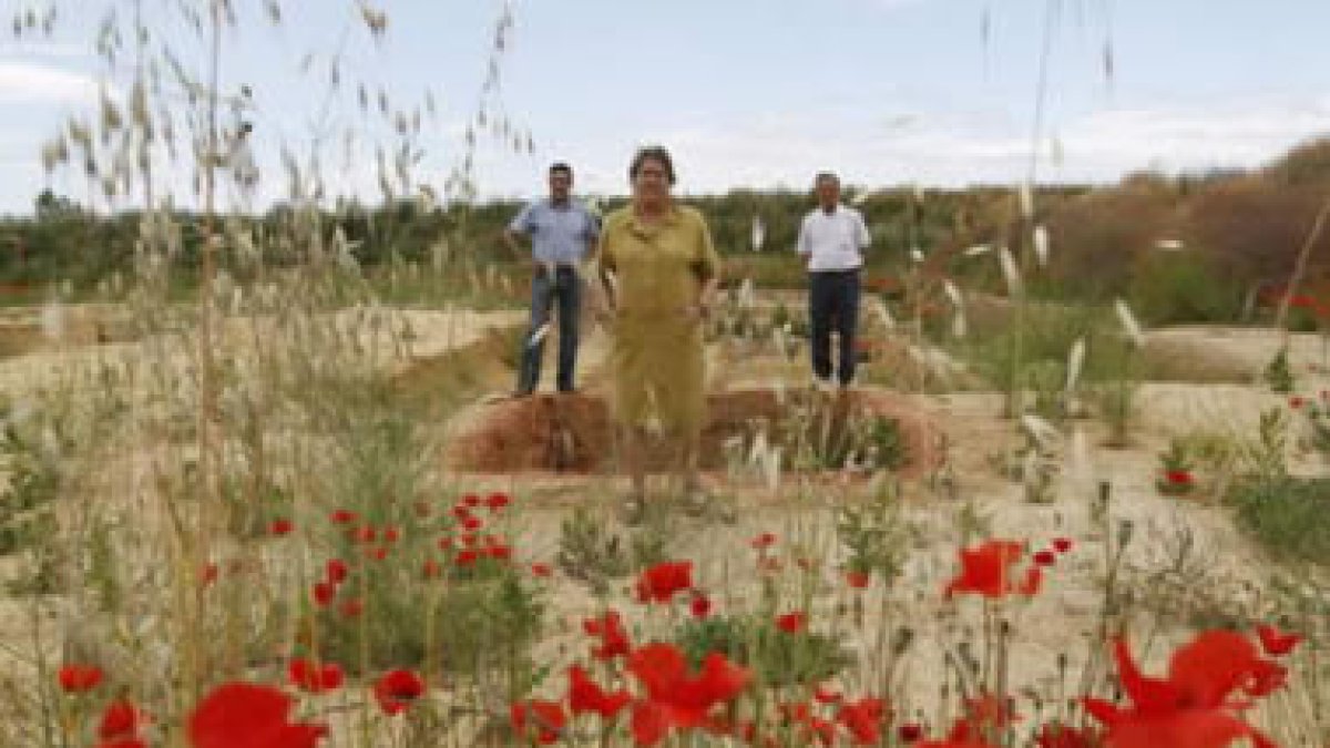 La alcaldesa de Mansilla de las Mulas, el alcalde de Villasabariego y el de Mansilla Mayor.