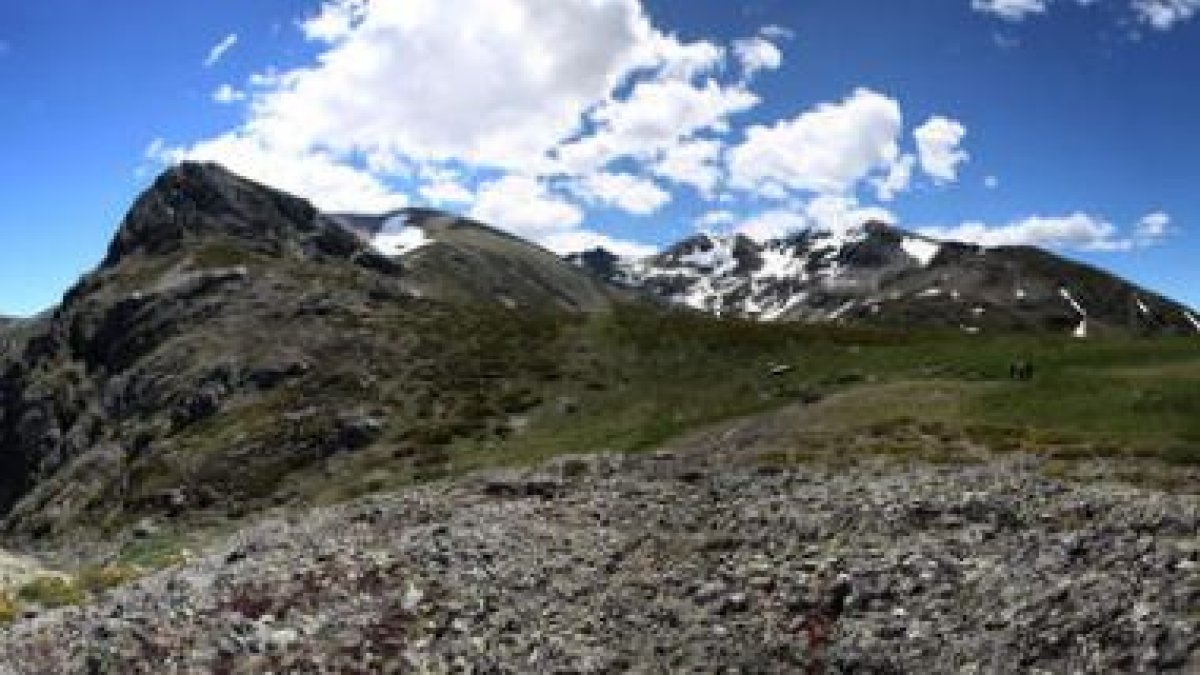 Imagen del pico Cuartas, en la cima de Tres Provincias, donde se levantará el futuro complejo invern