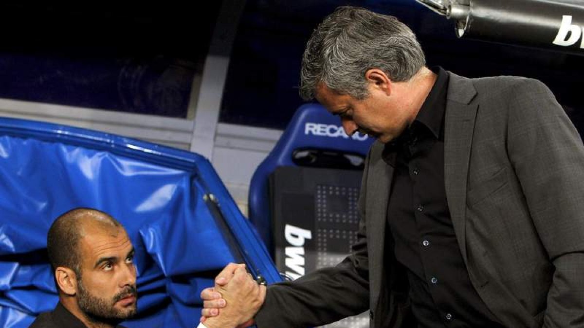 Mourinho y Guardiola, pulso por el mejor técnico del 2011.