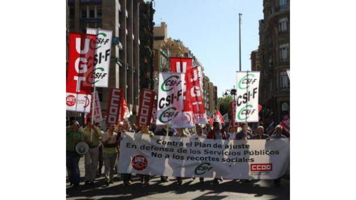 Una reciente manifestación en León contra el ajuste salarial.