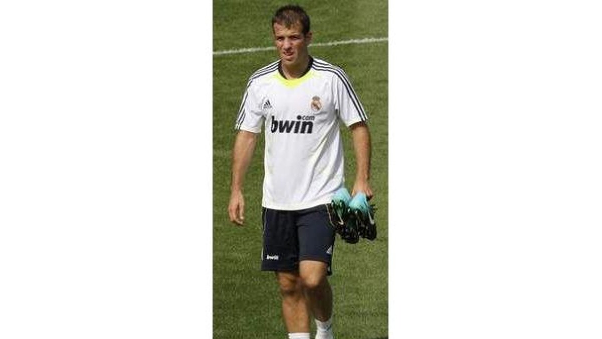 Van der Vaart abandona el Real Madrid.