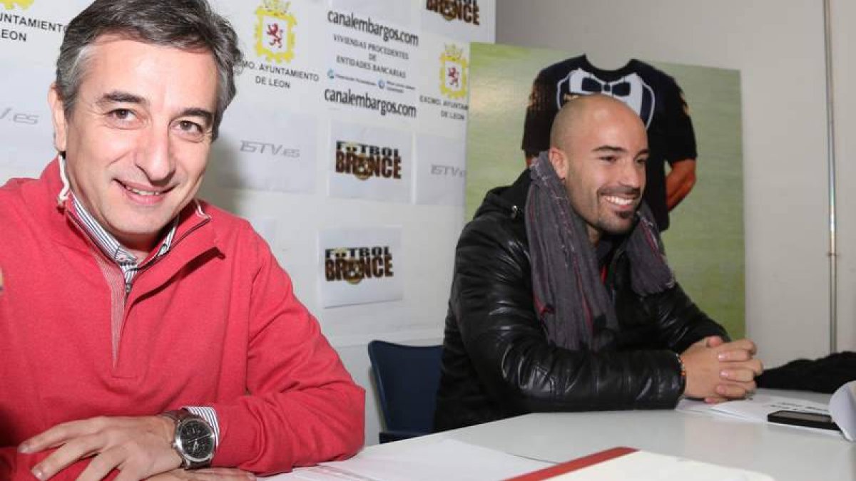 Juan Luis Díez, a la izquierda, es junto a Pablo Roberto Herrero la facción de la junta gestora de la Cultural que pretende la inversión de Mansilla. A la derecha Valdés.