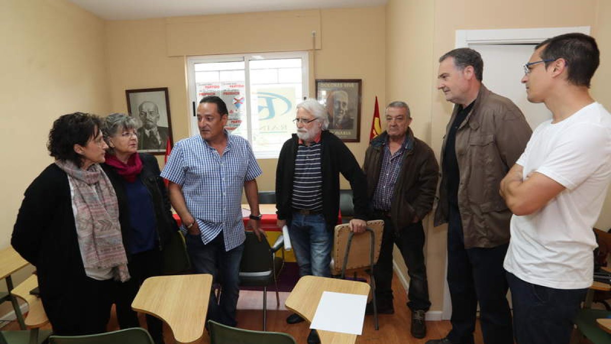 El comité de empresa de Endesa se reunió ayer con PeC e Izquierda Unida. L. DE LA MATA