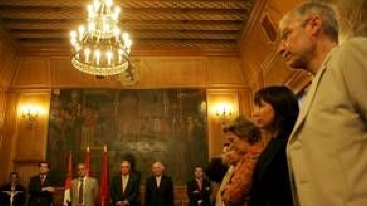 Los asistentes honraron la memoria de Justo Galán