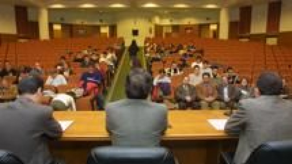 Un momento de la inaguración del primer curso de la primera promoción de Aeronáutica el año pasado