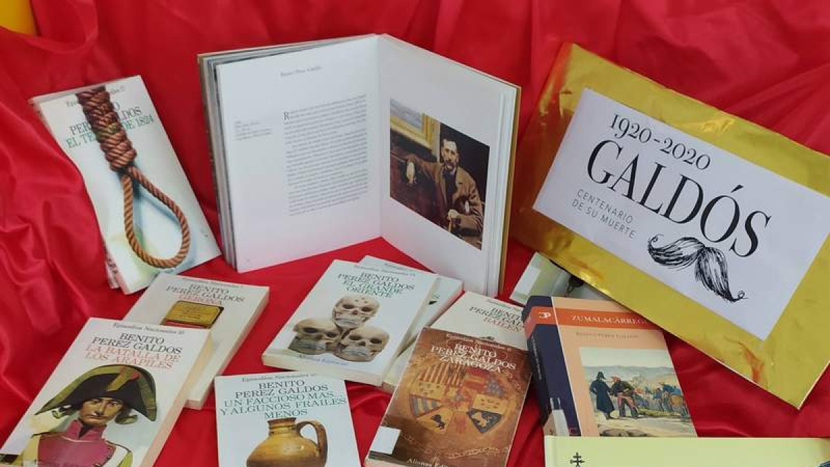 Varias publicaciones sobre la inmensa obra de Galdós. DL