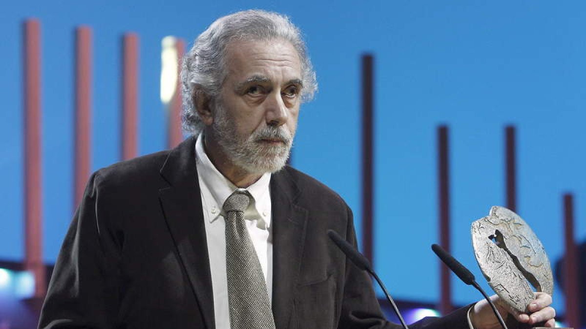 Fernando Trueba el lunes recogiendo el premio Forqué.