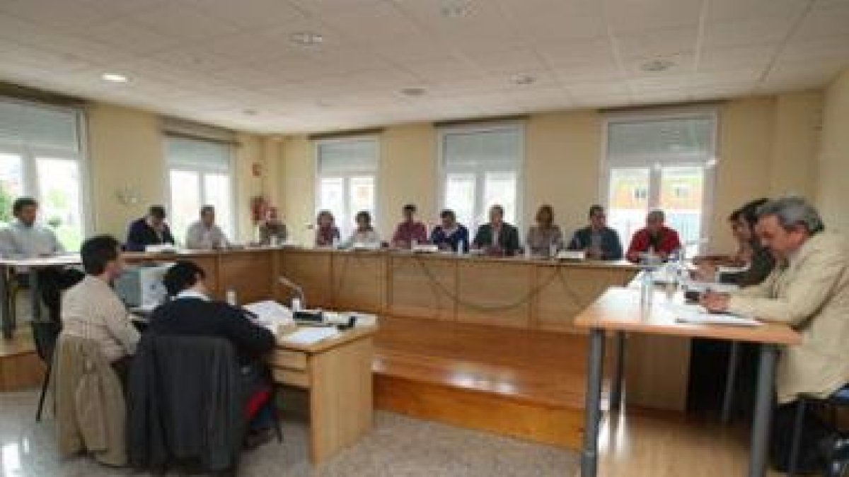 La sesión plenaria que celebraron ayer los concejales de Villaquilambre concluyó en poco más de una