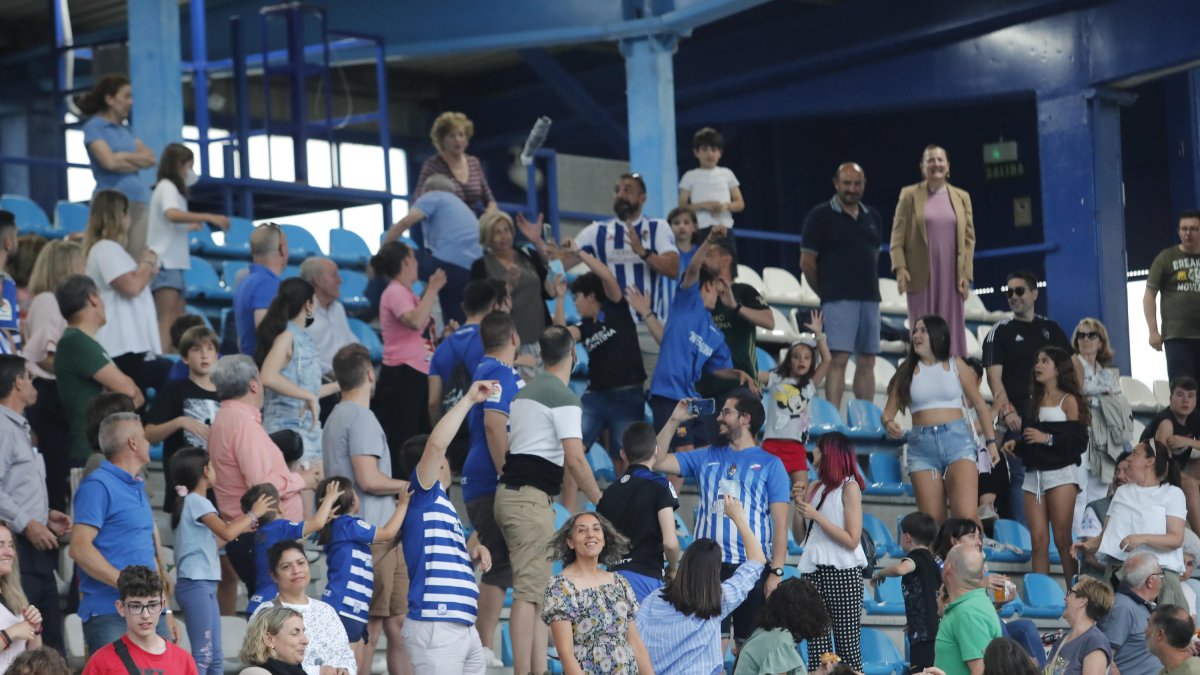 Aficionados de la Deportiva. L. DE  LA MATA