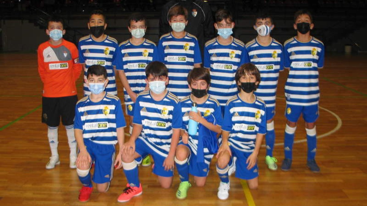 Formación del equipo de la Ponferradina que disputa la Liga Debutantes. MANUEL MACÍAS