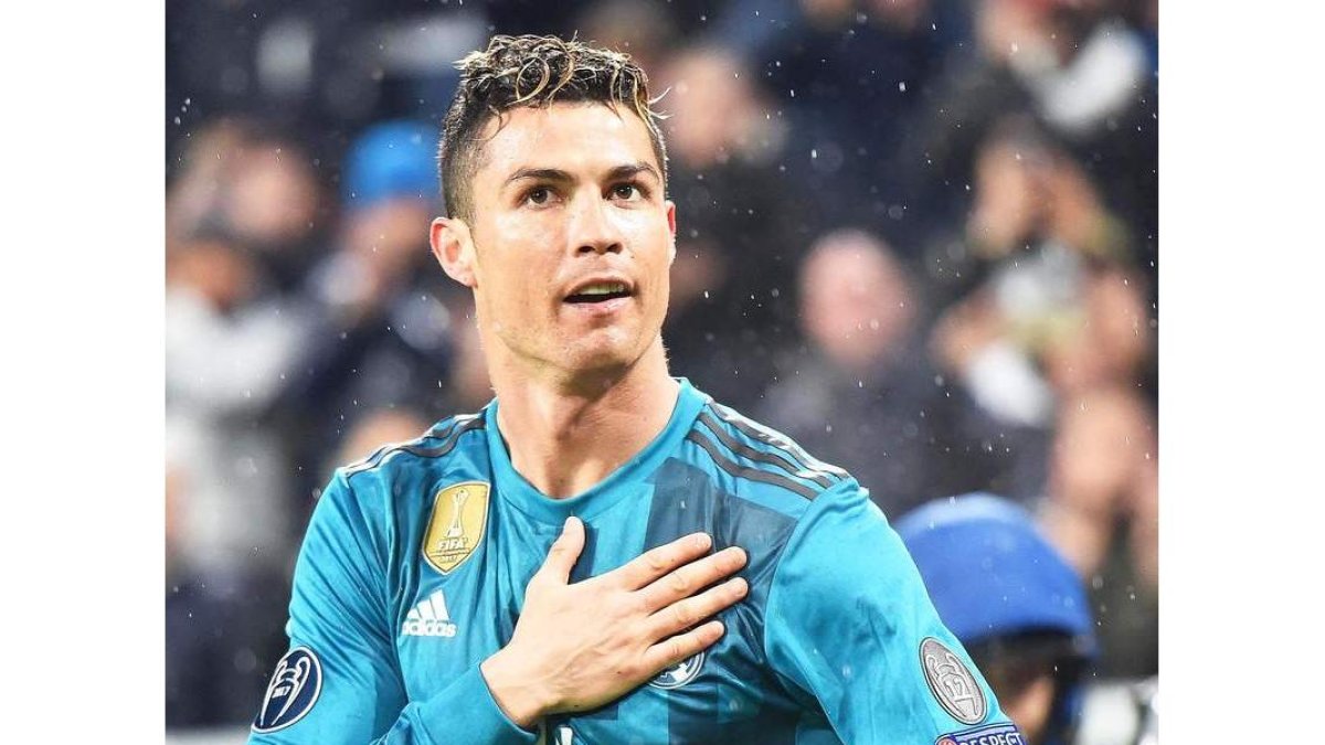 Cristiano Ronaldo ha dicho adiós al Real Madrid para fichar por el club italiano de la Juventus de Turin. ANDREA DI MARCO