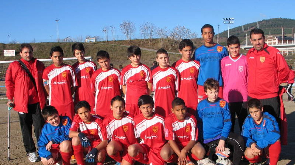Formación del CD Ponferrada de la 2.ª Provincial Infantil.