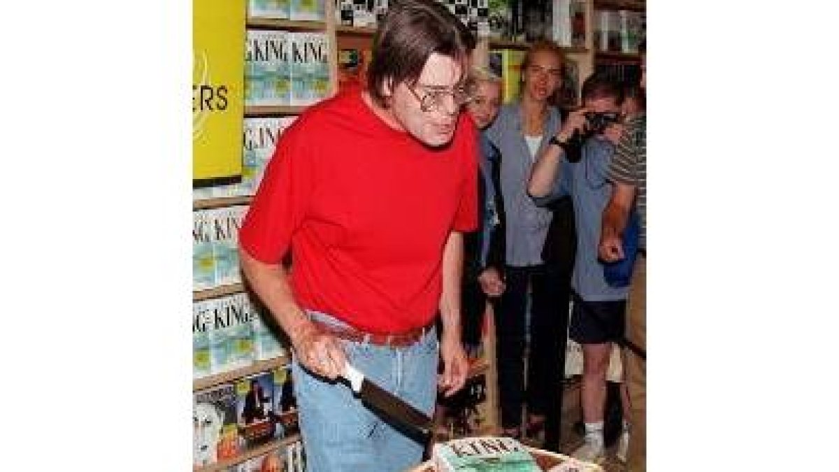 Stephen King es uno de los escritores que pondrá nombres reales en su próxima novela
