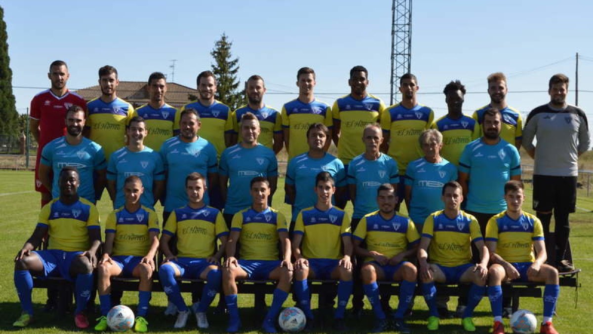 Formación del Atlético Mansillés, brillante campeón de invierno de la 1.ª Provincial de Aficionados.