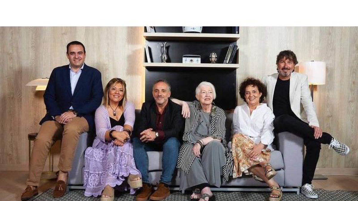 Imagen de archivo de los integrantes del grupo Mocedades, con el leonés José Miguel González (primero de la izquierda). DL