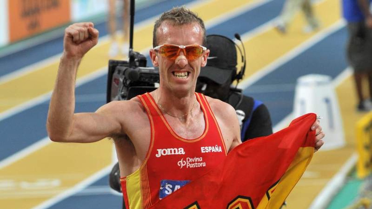 Sergio Sánchez vivió en el Mundial de Doha su mejor día. La plata en el 3.000 fue inolvidable. En Londres optaba a otra gesta deportiva aunque al final se ha tenido que quedar en León víctima de los despropósitos ajenos.