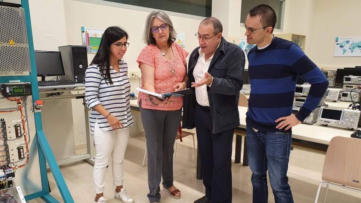 Parte de los inventores, de izquierda a derecha: Paloma González, Angela Díaz, Arsenio Fernández y Luis Ramos. DL