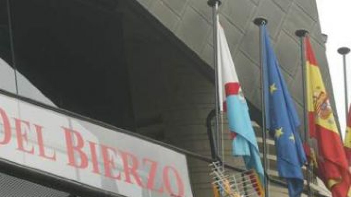 Detalle de la sede del Consejo del Bierzo, en el Edificio Minero de la avenida Valdés de Ponferrada