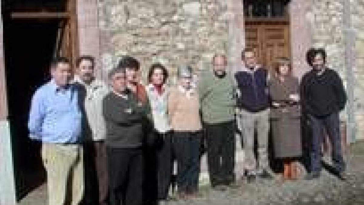 Miembros de la organización de la marcha, durante el acto de presentación celebrado ayer