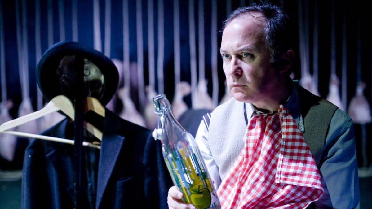Luis Bermejo, en una de las escenas de la función que el viernes llega a Ponferrada. DL