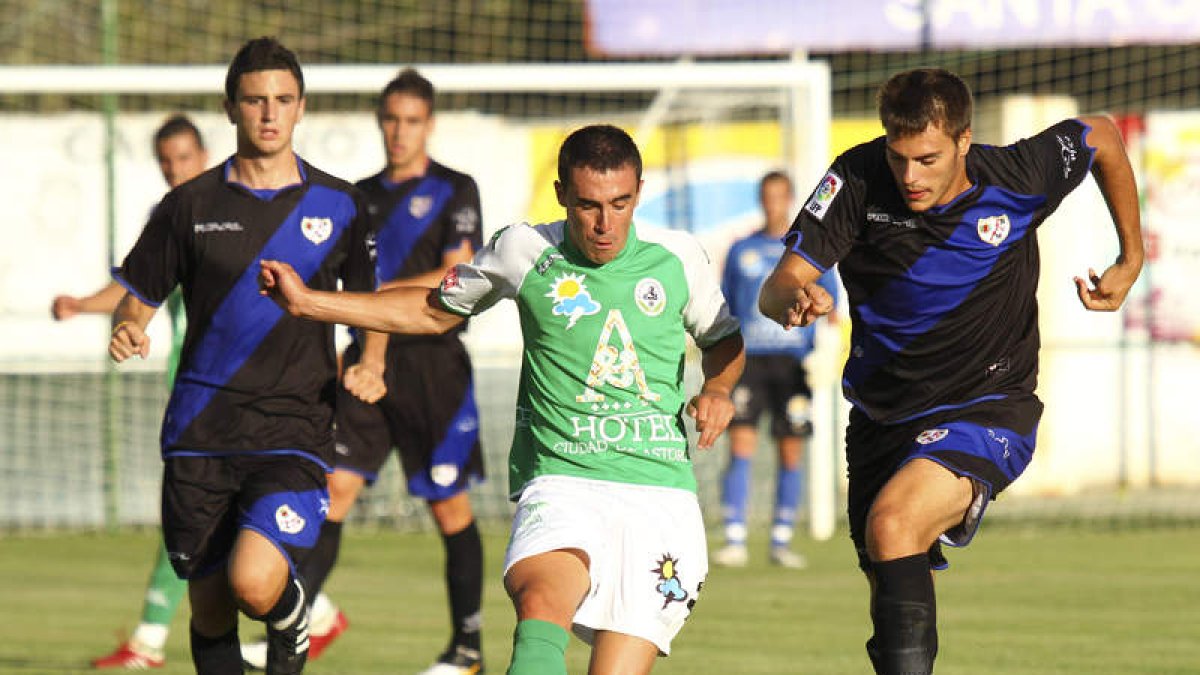 Mario Villar materializó el segundo gol de los maragatos.