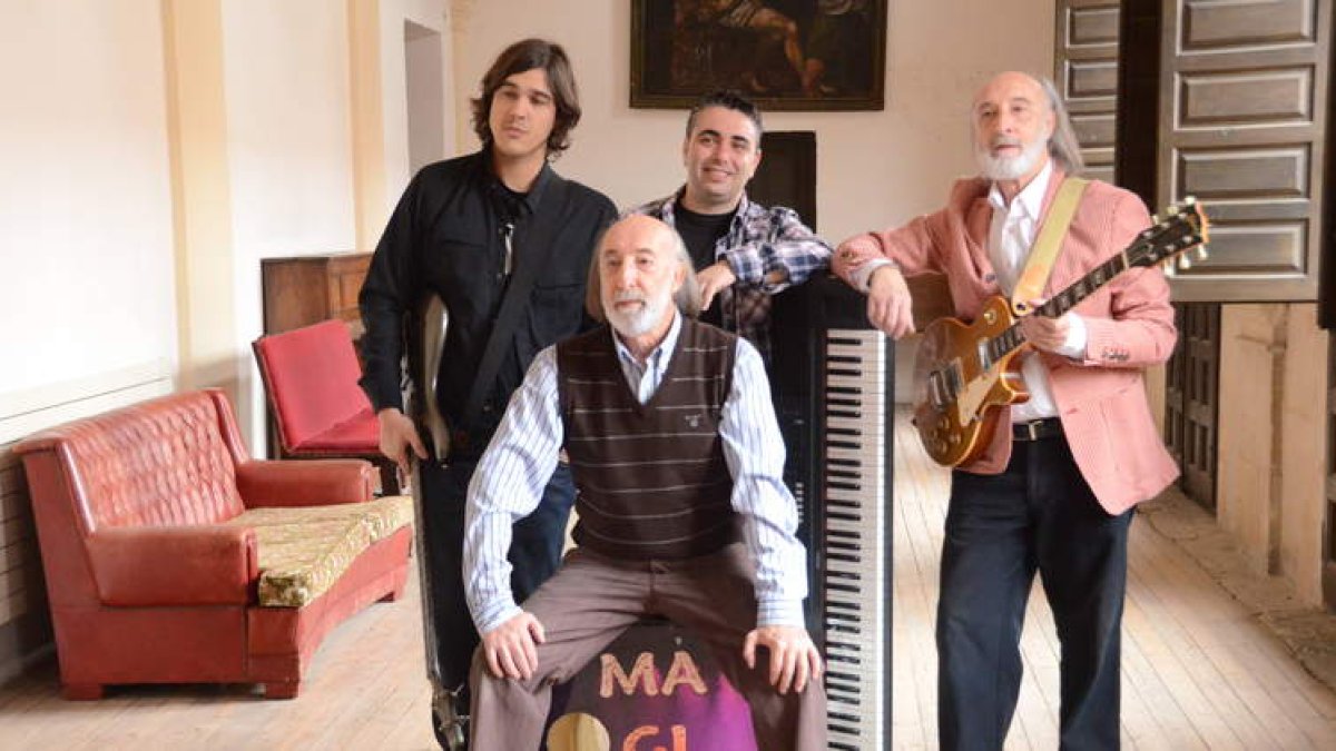 Imagen de los integrantes actuales de la banda Mágicos 70’s.