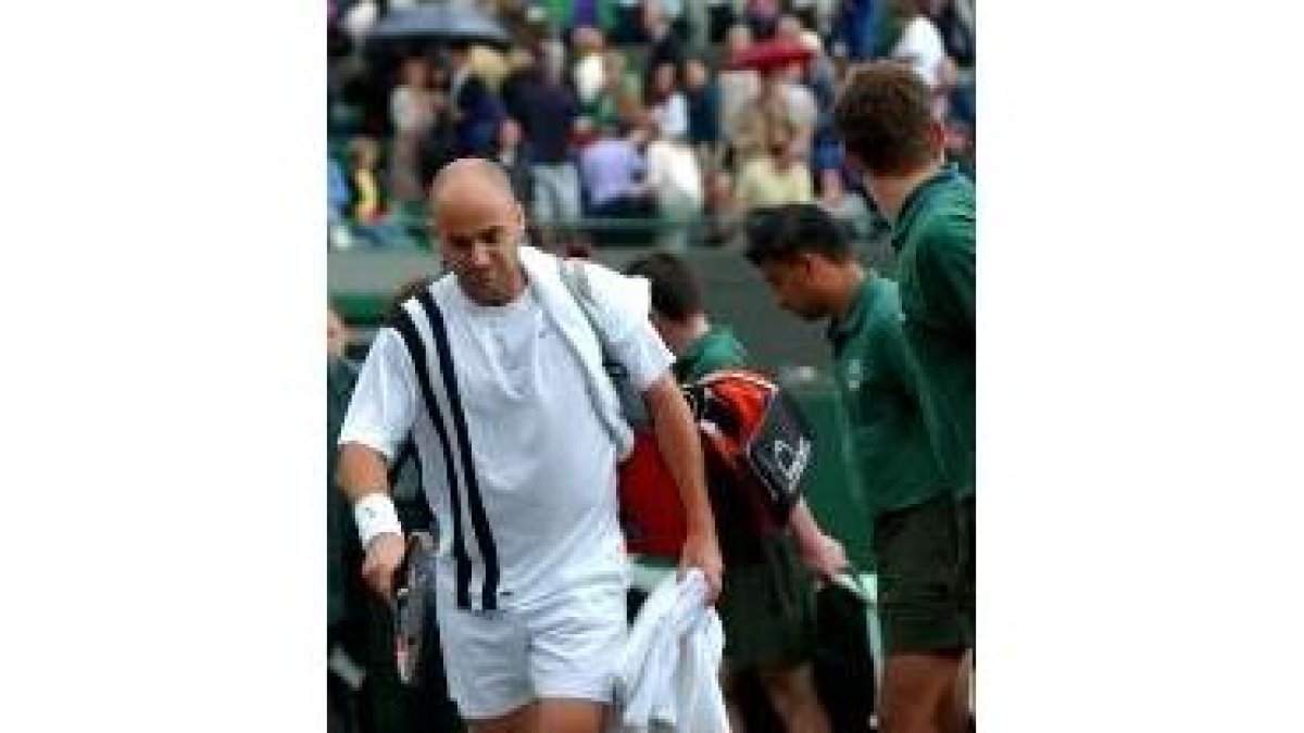 Agassi se va del torneo de Wimbledon tras su derrota con Philippoussis