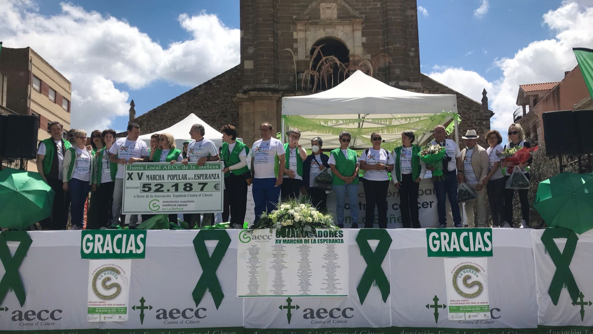 Imagen de archivo de una marcha de la AECC en La Bañeza.