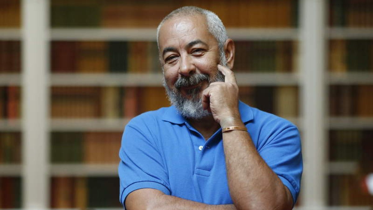Rembrandt, la historia de los judíos y la evolución de Cuba se aúnan en la nueva novela de Padura