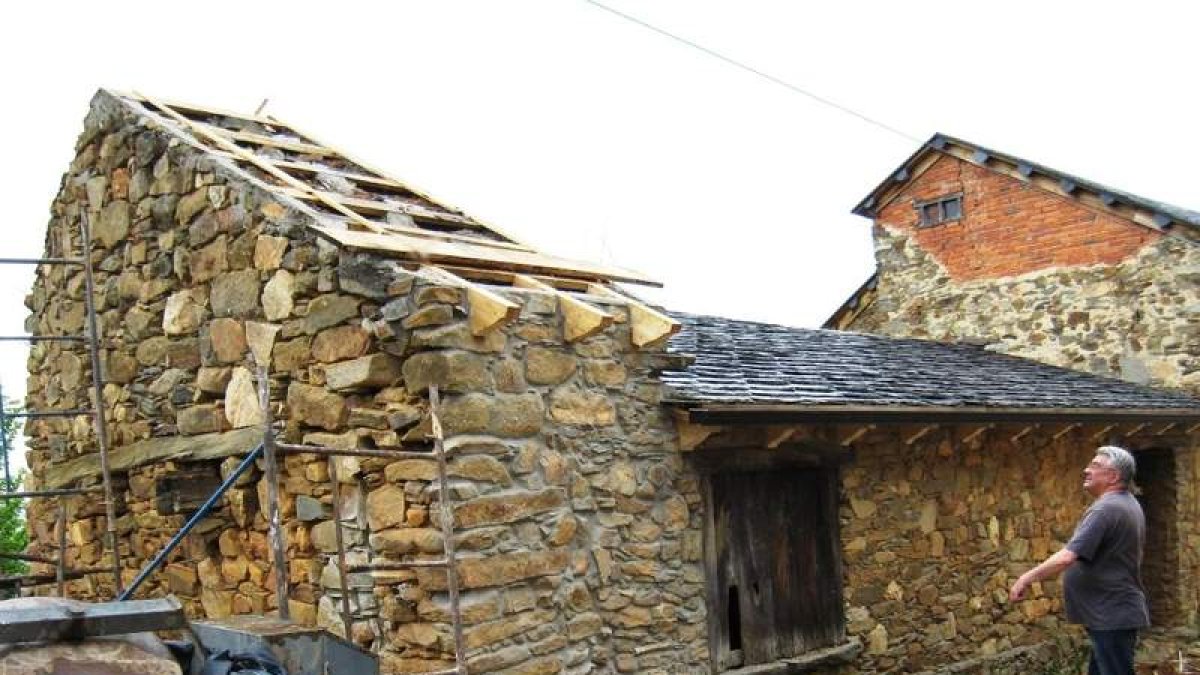 El lagar de Tedejo, durante la restauración del exterior.