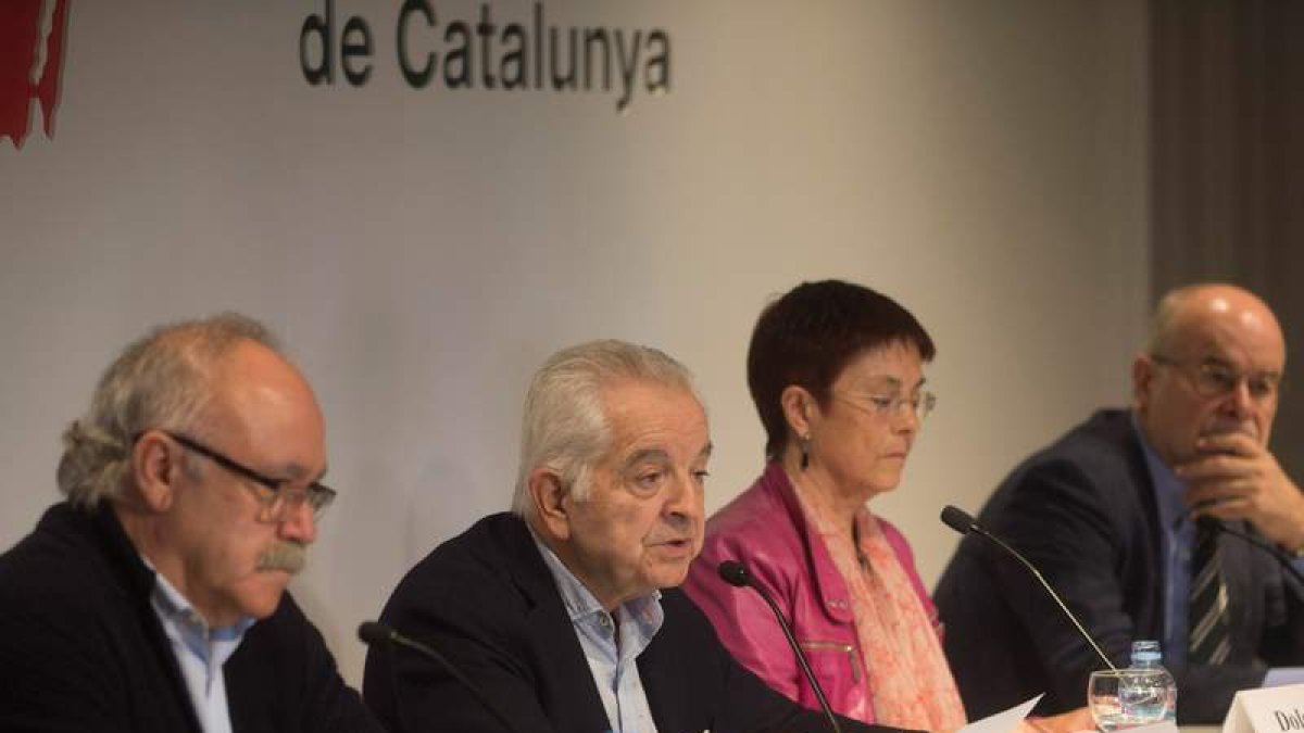 Carod Rovira, el historiador Borja de Riquer, la exdiputada Comas d’Argemir y Antoni Castells. GARCÍA