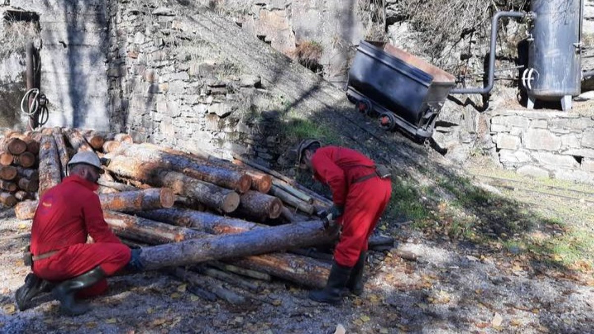 Los contratos laborales deben dirigirse preferentemente a los desempleados excedentes del sector de la minería. CEBRONES