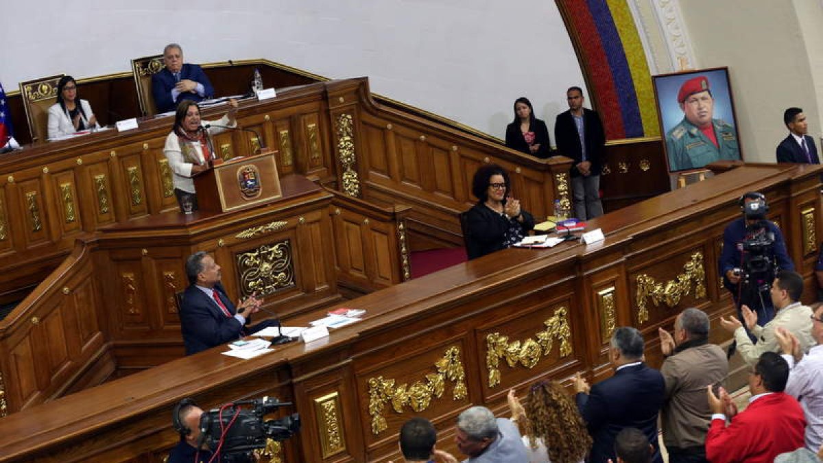 La constituyentista Gladys Requena durante la sesión de la Asamblea Nacional. EFE