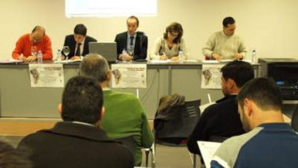 Imagen de la jornada de trabajo que tuvo lugar ayer en Valencia de Don Juan.