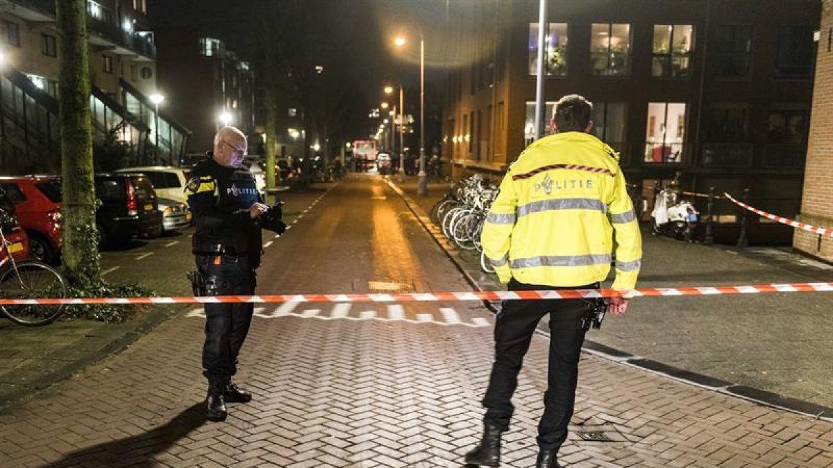l menos un muerto y dos heridos en tiroteo en el centro de Amsterdam