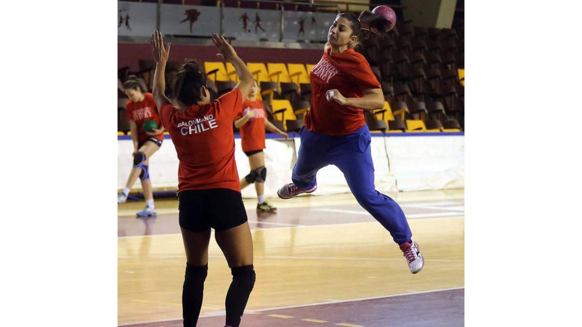 Callejo pudo entrenar ayer con todas las jugadoras del primer equipo.