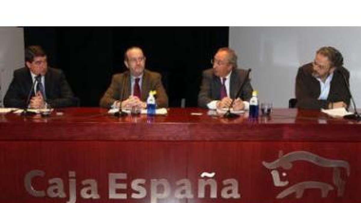 Pablo R. Lago, Jesús Martínez de Rioja, Amancio Fernández y Miguel Ángel Noceda, durante el debate