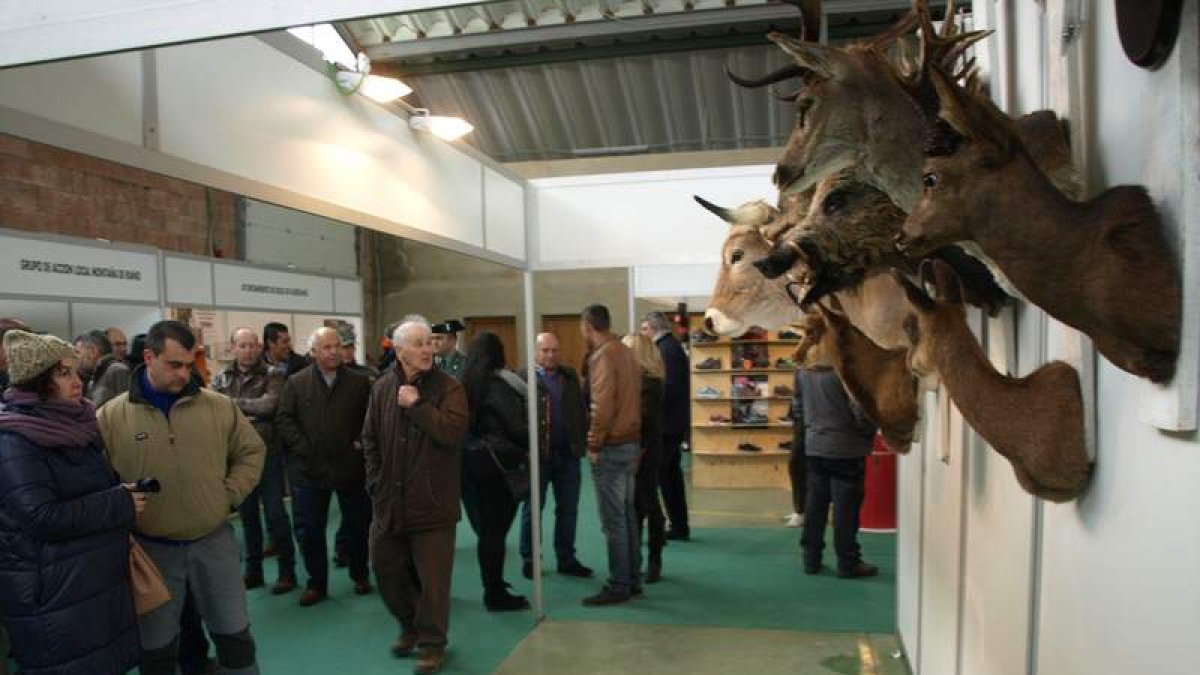 Reinatur contó con expositores como los de taxidermia y elaboración de moscas de pesca.