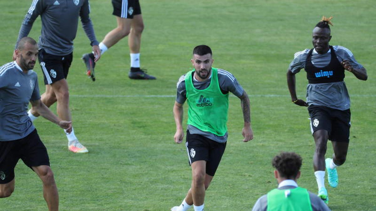 La Deportiva sigue con los entrenamientos. L. DE LA MATA
