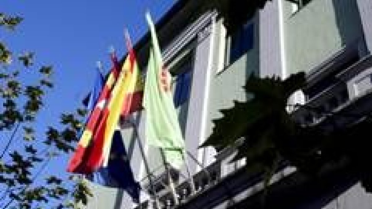 Balcón del Rectorado de la Universidad donde aún no ondea la bandera de León