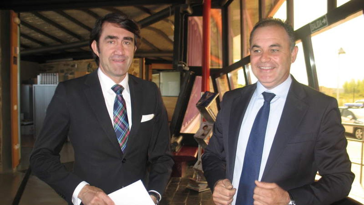 Suárez-Quiñones y Alfonso Arias en la sede del Consejo Regulador antes de la jornada.