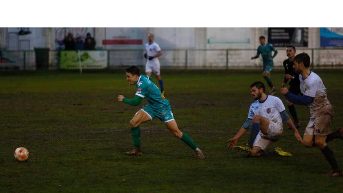 El Atlético Astorga se juega frente al Salamanca asegurarse de manera matemática el playoff. FERNANDO OTERO